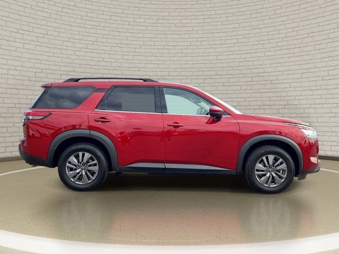 Certified 2024 Nissan Pathfinder SV FWD image 4