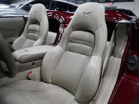 Used 2003 Chevrolet Corvette Convertible w/ Preferred Equipment Group1 RWD image 15