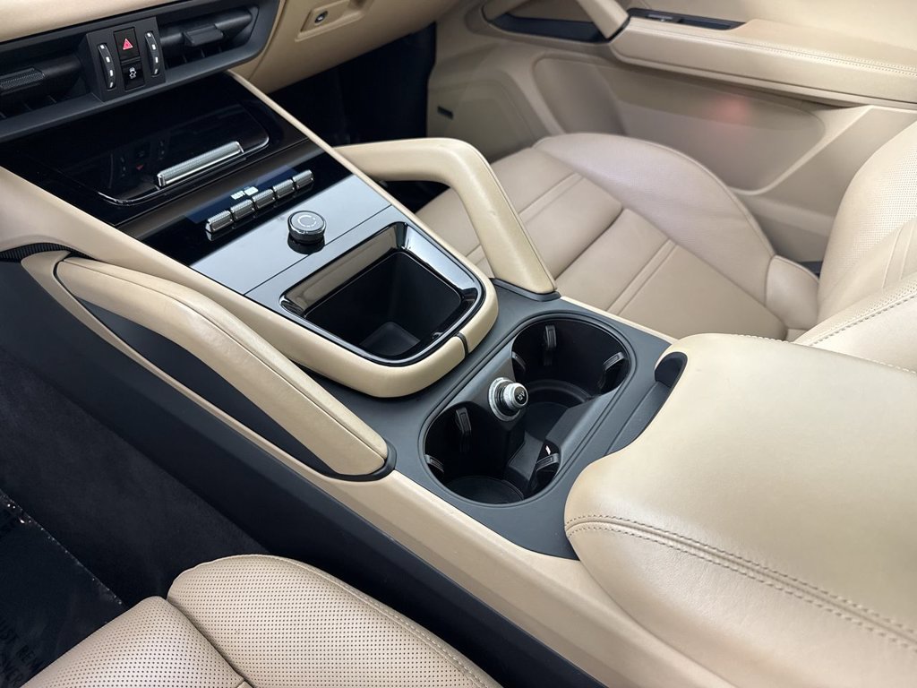 Certified 2024 Porsche Cayenne Coupe AWD/4WD image 31