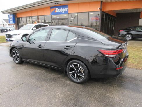 Used 2024 Nissan Sentra SV image 3