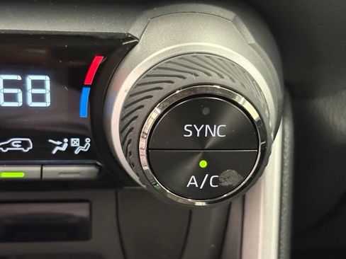 Used 2025 Toyota RAV4 XLE AWD/4WD image 28