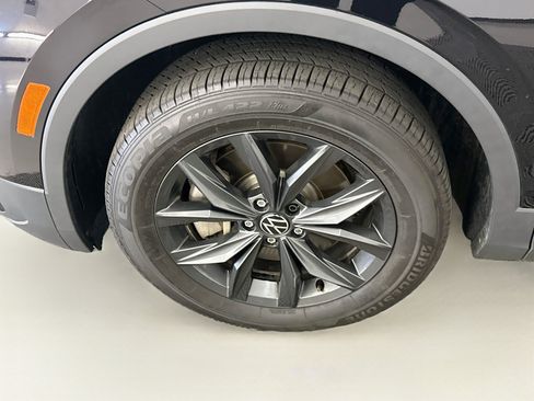 Used 2024 Volkswagen Tiguan SE AWD/4WD image 11
