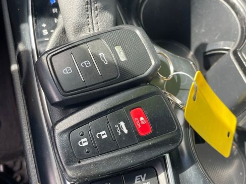 Used 2020 Toyota Camry LE w/ Carpet Mat Package image 11