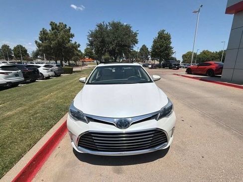Used 2018 Toyota Avalon XLE Premium FWD image 2