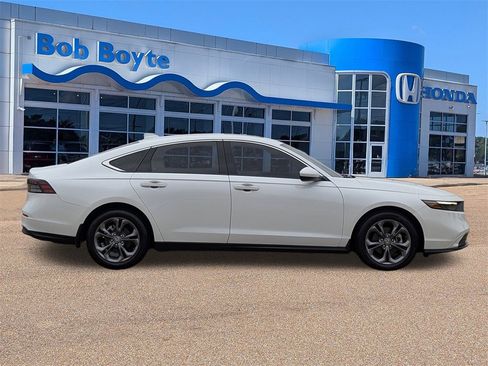 Certified 2023 Honda Accord EX image 2