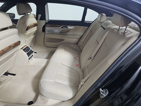 Used 2018 BMW 750i RWD image 14