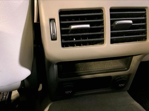 Used 2017 Jaguar XE Premium image 33