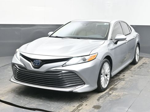 Used 2019 Toyota Camry XLE image 3