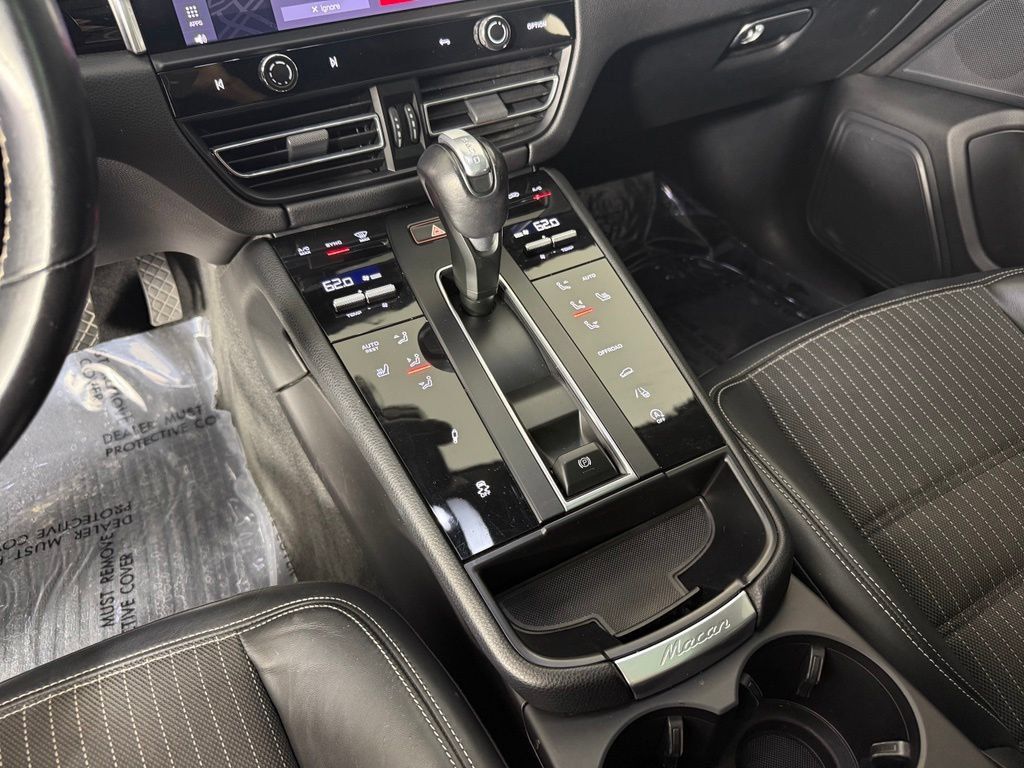 Certified 2023 Porsche Macan Turbo AWD/4WD image 24
