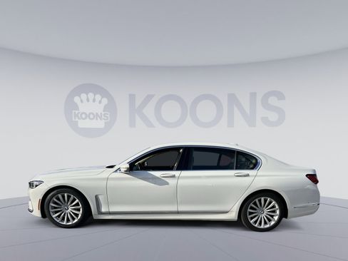 Used 2022 BMW 740i xDrive w/ Premium Package image 2
