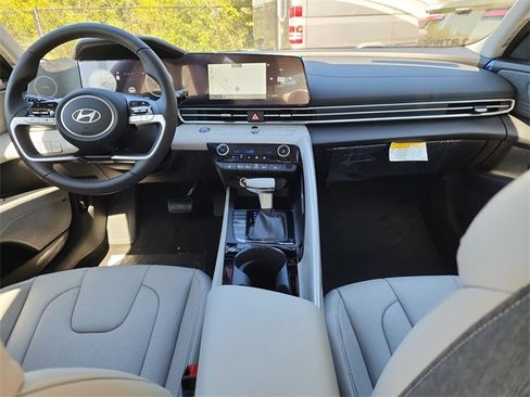 New 2025 Hyundai Elantra Limited image 9