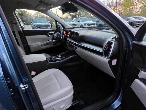 Certified 2025 Kia Sorento EX AWD/4WD image 12