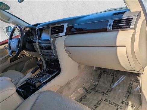 Used 2015 Lexus LX 570 image 24