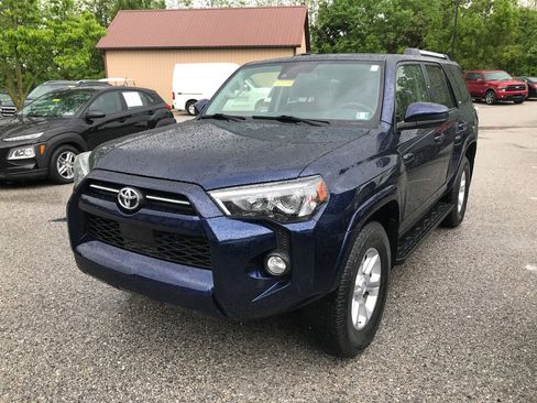 Used 2020 Toyota 4Runner SR5 AWD/4WD image 4