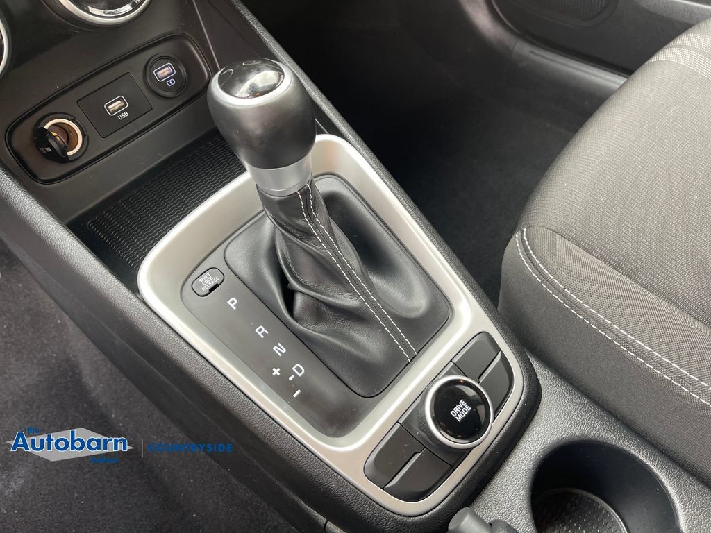 Used 2021 Hyundai Venue SEL FWD image 18