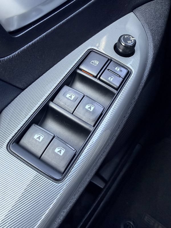 Used 2017 Toyota Sienna SE w/ SE Preferred Package FWD image 28