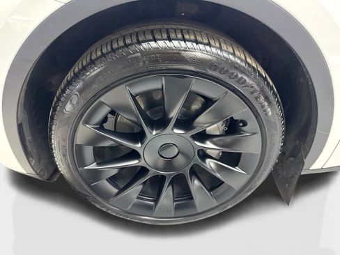 Used 2024 Tesla Model Y Long Range AWD/4WD image 86