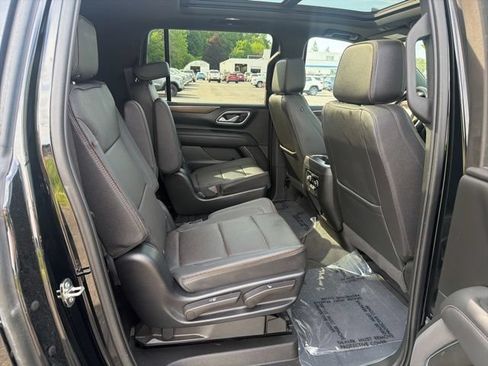 Used 2023 Chevrolet Suburban High Country AWD/4WD image 31