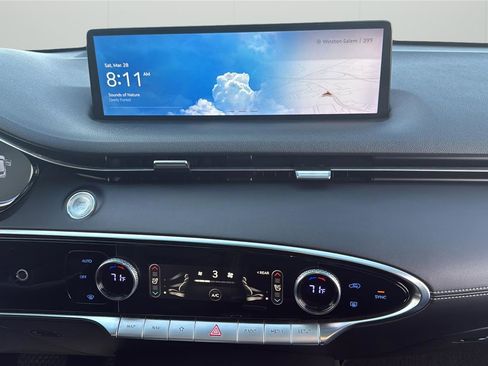 Used 2022 Genesis GV70 2.5T w/ Select Package image 17