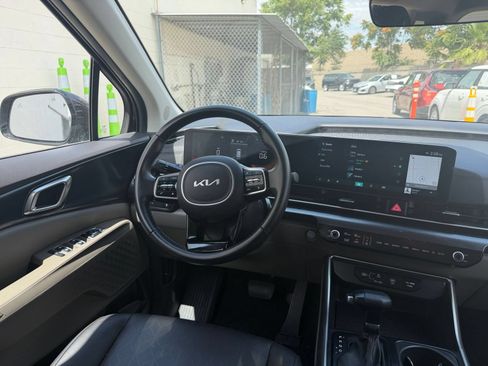 Used 2026 Kia Carnival FWD image 32