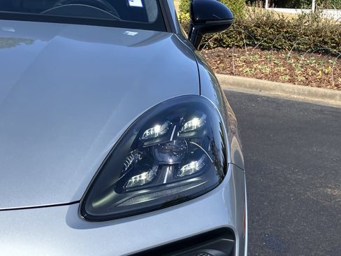 Used 2021 Porsche Cayenne GTS image 5