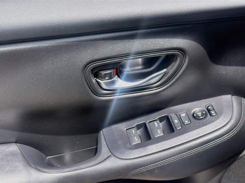 Certified 2025 Honda HR-V LX image 16