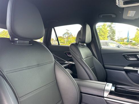 Certified 2025 Mercedes-Benz GLC 300 image 19