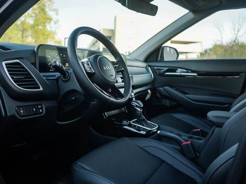 New 2026 Kia Seltos EX image 18