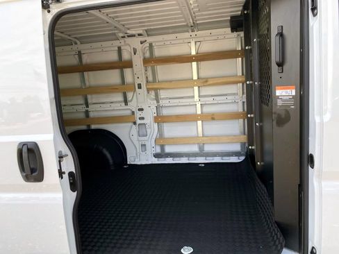 Used 2025 RAM ProMaster 2500 w/ U-Haul Equipment Group FWD image 25