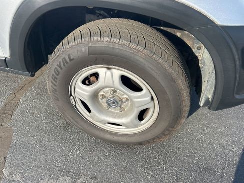 Used 2004 Honda CR-V LX image 2