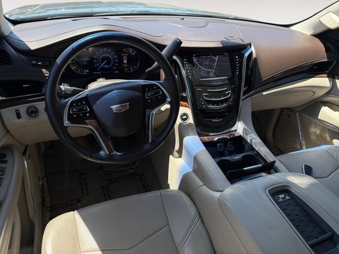 Used 2017 Cadillac Escalade Luxury AWD/4WD image 15