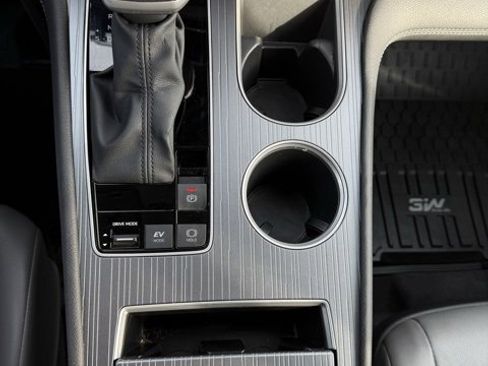 Used 2025 Toyota Sienna XLE image 27