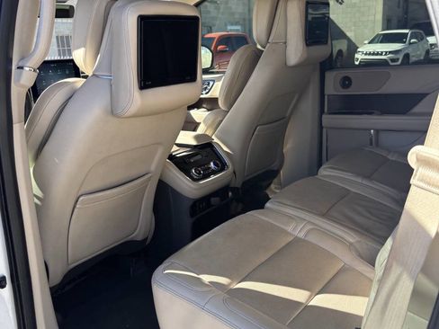 Used 2020 Lincoln Navigator Reserve w/ Equipment Group 201A Reserve image 17