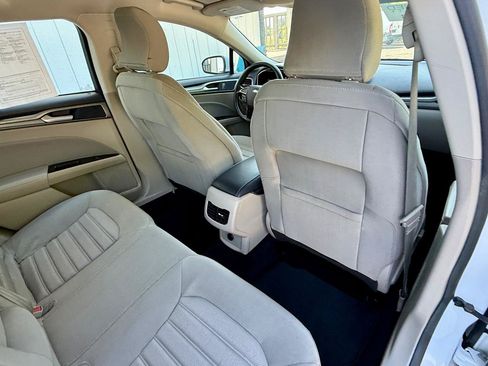 Used 2017 Ford Fusion SE w/ Fusion SE Technology Package FWD image 30