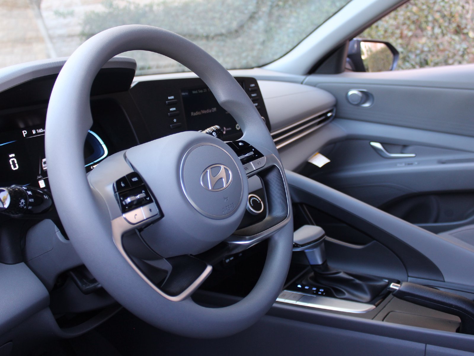 Used 2025 Hyundai Elantra SE FWD image 26