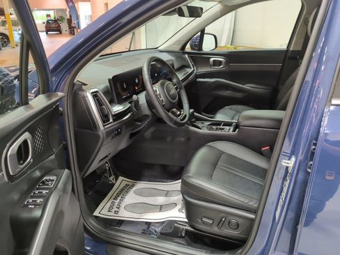 Used 2024 Kia Sorento EX w/ Panoramic Sunroof Package FWD image 16