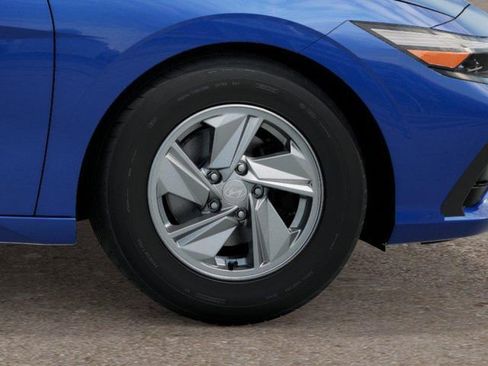 New 2025 Hyundai Elantra SE image 8