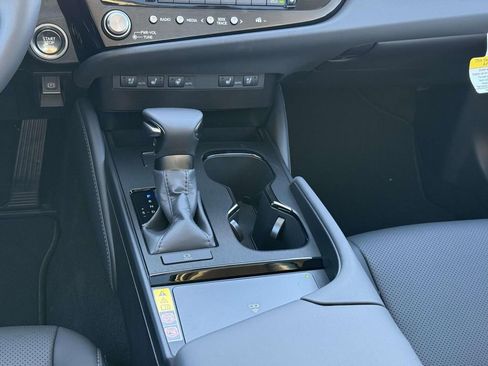 Used 2025 Lexus ES 350 Premium image 19