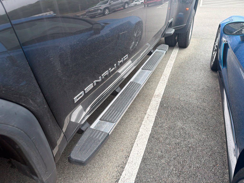 Used 2022 GMC Sierra 3500 Denali AWD/4WD image 6