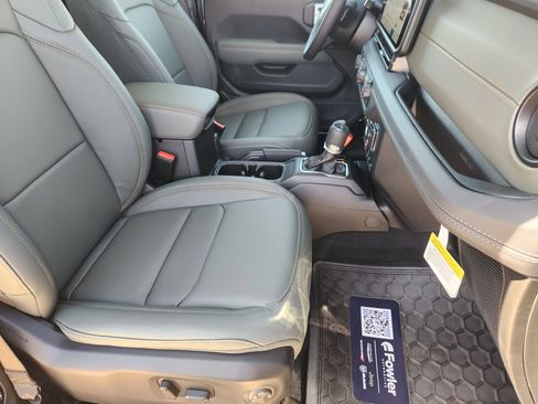 New 2026 Jeep Gladiator Mojave image 11