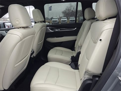 Used 2025 Cadillac XT6 Sport w/ Technology Package image 12