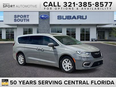 Used 2023 Chrysler Pacifica Touring-L w/ Uconnect Theater Family Group