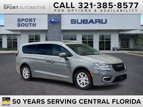 Used 2023 Chrysler Pacifica Touring-L w/ Uconnect Theater Family Group FWD image 1