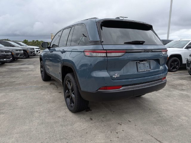 New 2027 Jeep Grand Cherokee Limited w/ Limited Altitude Package RWD image 6