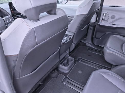 Used 2021 Toyota Sienna AWD image 18