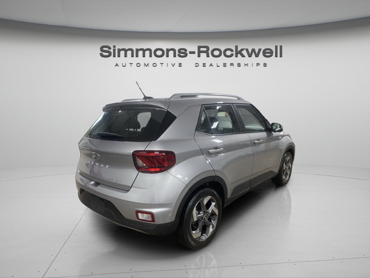 Used 2025 Hyundai Venue SEL FWD image 5