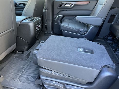 Used 2025 GMC Yukon XL Denali image 19