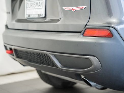 Used 2022 Jeep Cherokee Trailhawk w/ Premium Leather Package AWD/4WD image 9