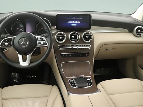 Used 2022 Mercedes-Benz GLC 300 image 7