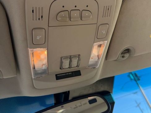 Used 2011 Buick Lucerne Super image 18